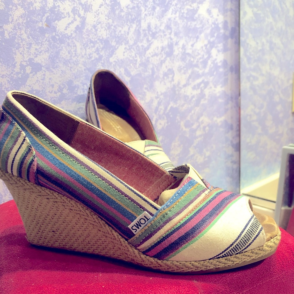 TOMS wedges
